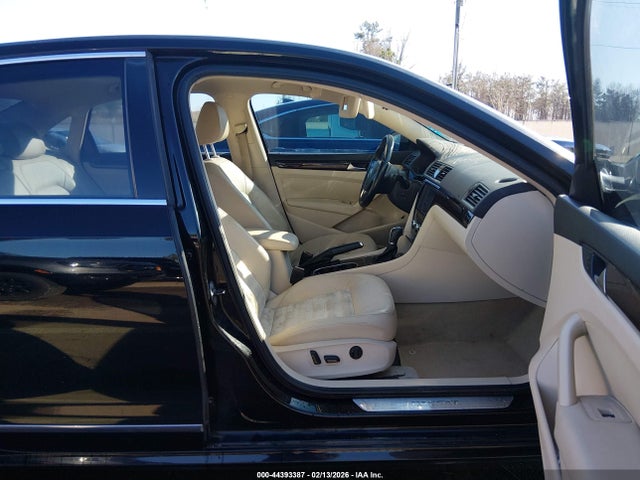 Продаж на аукціоні авто 2014 Volkswagen Passat 2.0l Tdi Sel Premium, vin: 1VWCN7A33EC059157, номер лоту: 44393387