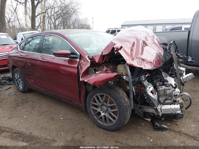 44393419 :رقم المزاد ، 1C3CCCCB6FN520707 vin ، 2015 Chrysler 200 C مزاد بيع