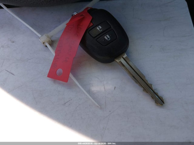 JTMZFREV4GJ076436 Toyota RAV4 LE
