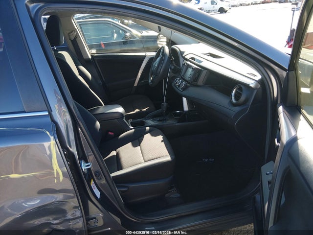 JTMZFREV4GJ076436 Toyota RAV4 LE
