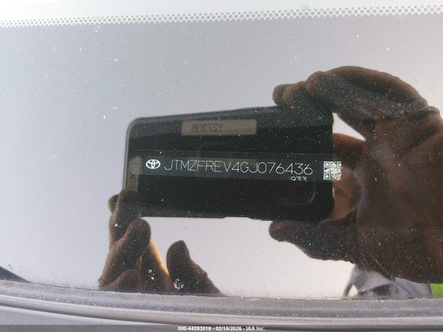 JTMZFREV4GJ076436 Toyota RAV4 LE
