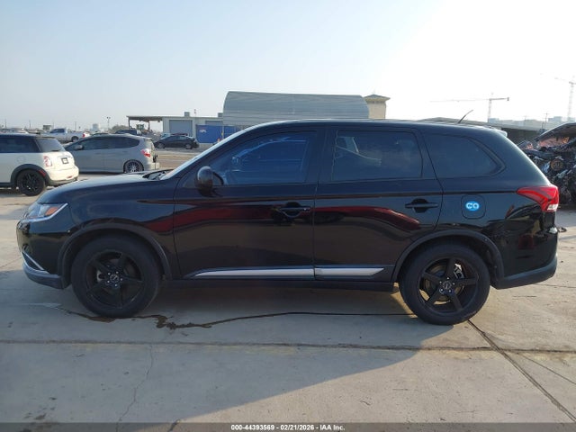 JA4AD2A38GZ050576 Mitsubishi Outlander Es