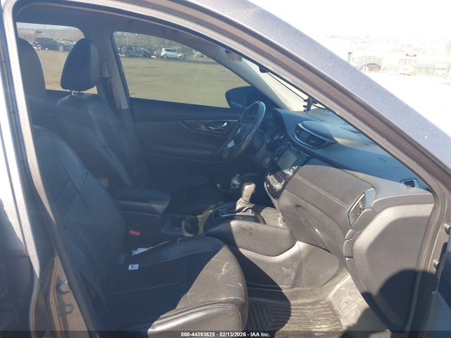 5N1AT2MVXHC826308 Nissan Rogue Sl
