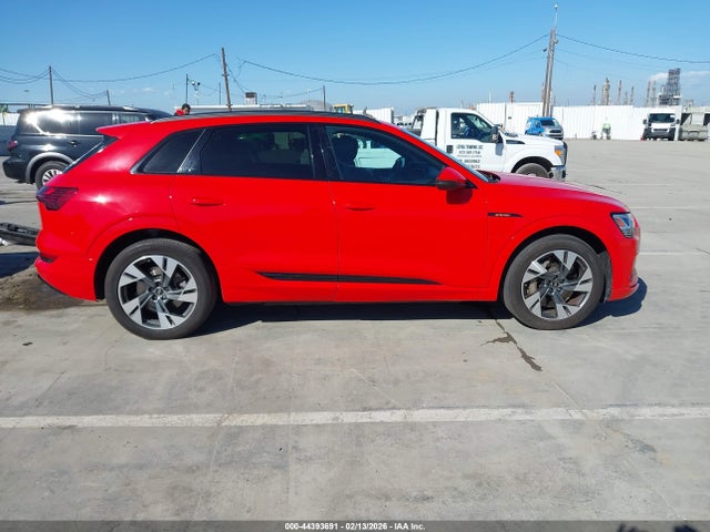 WA1AAAGE9NB013621 Audi E-tron Premium Quattro