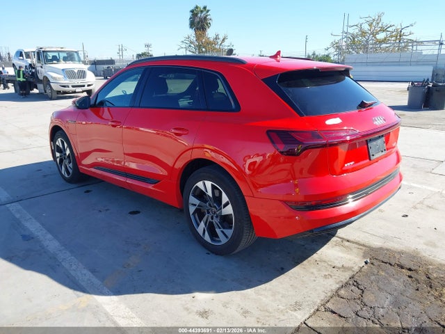 2022 AUDI E-TRON WA1AAAGE9NB013621 Photo 2