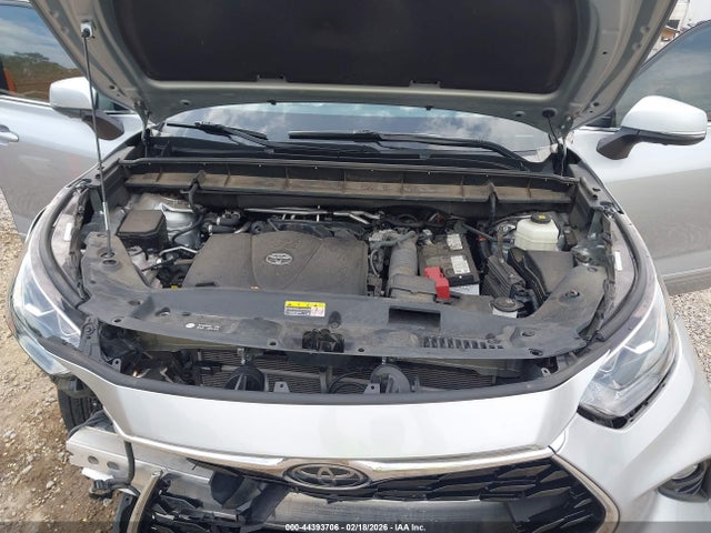 5TDFZRBH3NS190470 Toyota Highlander Platinum