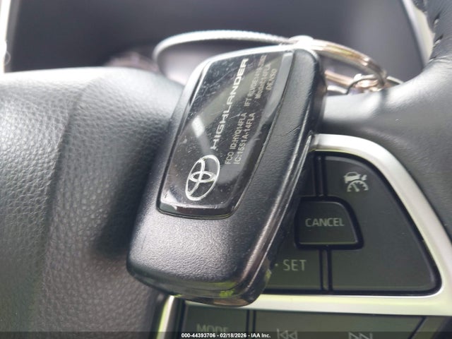 5TDFZRBH3NS190470 Toyota Highlander Platinum