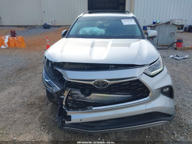 5TDFZRBH3NS190470 Toyota Highlander Platinum