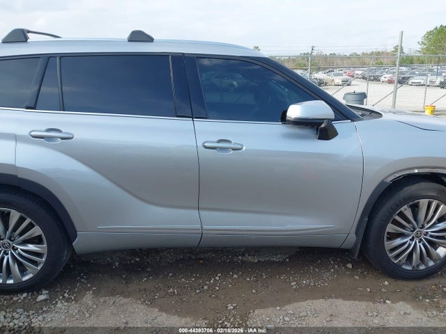 5TDFZRBH3NS190470 Toyota Highlander Platinum