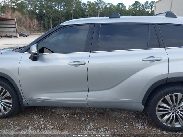 5TDFZRBH3NS190470 Toyota Highlander Platinum