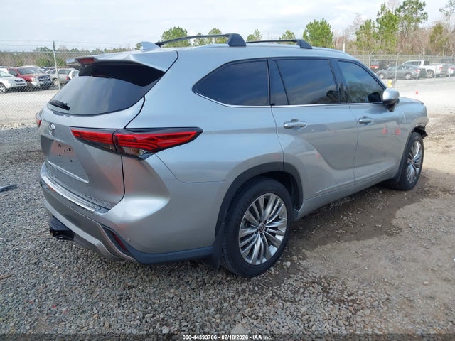5TDFZRBH3NS190470 Toyota Highlander Platinum
