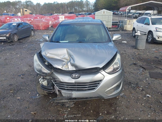 KM8JT3AF2FU102445 Hyundai TUCSON GLS