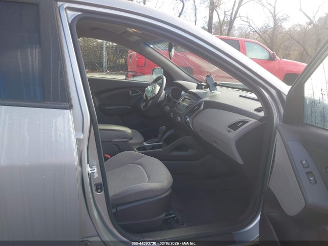 KM8JT3AF2FU102445 Hyundai TUCSON GLS