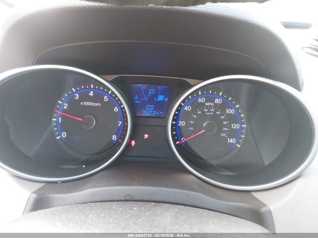 KM8JT3AF2FU102445 Hyundai TUCSON GLS