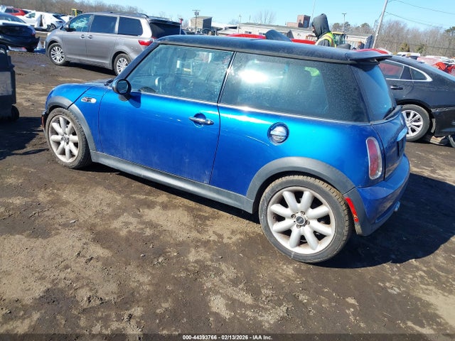 2006 MINI COOPER S WMWRE33566TJ38504 Photo 2