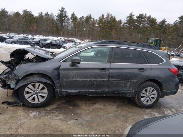 4S4BSAFC8K3228738 Subaru Outback 2.5i Premium