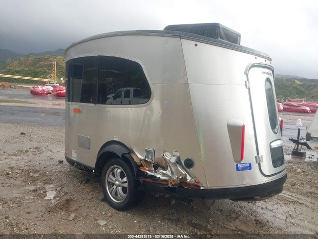 1SMG4DC18JJ203807 Airstream Base Camp