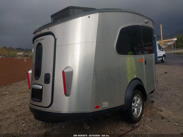1SMG4DC18JJ203807 Airstream Base Camp