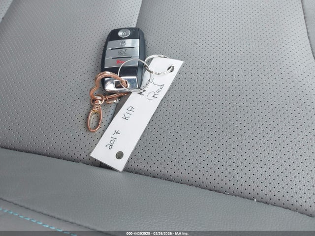 44393928 :رقم المزاد ، KNDCE3LCXH5038422 vin ، 2017 Kia Niro Touring مزاد بيع