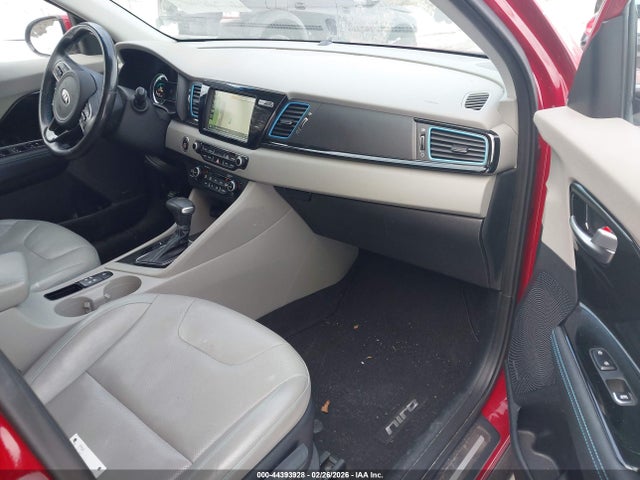 44393928 :رقم المزاد ، KNDCE3LCXH5038422 vin ، 2017 Kia Niro Touring مزاد بيع