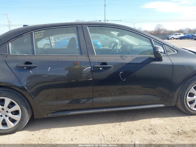 5YFEPMAE6NP300884 Toyota COROLLA LE