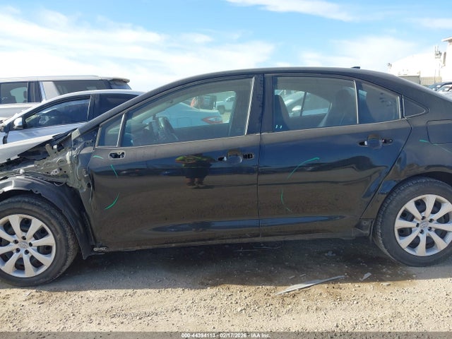 5YFEPMAE6NP300884 Toyota COROLLA LE