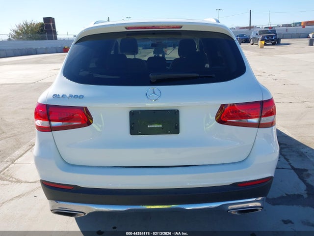 WDC0G4JB8KF575704 Mercedes-Benz GLC 300