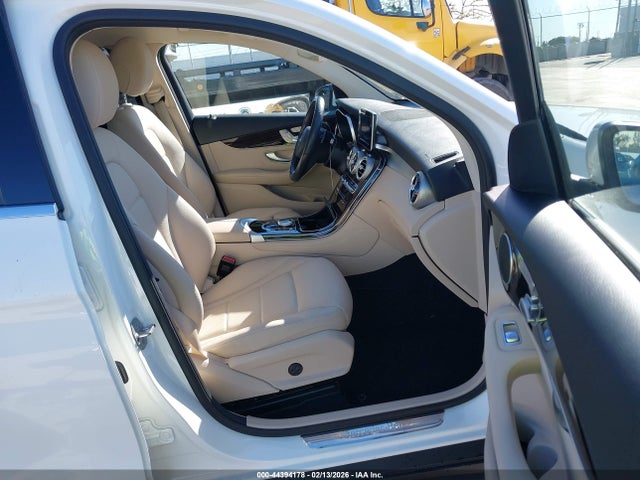 WDC0G4JB8KF575704 Mercedes-Benz GLC 300