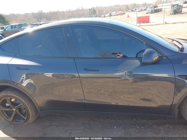 44394250 :رقم المزاد ، 7SAYGDEE7TF357274 vin ، 2026 Tesla Model Y Long Range Launch Series/premium All-wheel Drive مزاد بيع