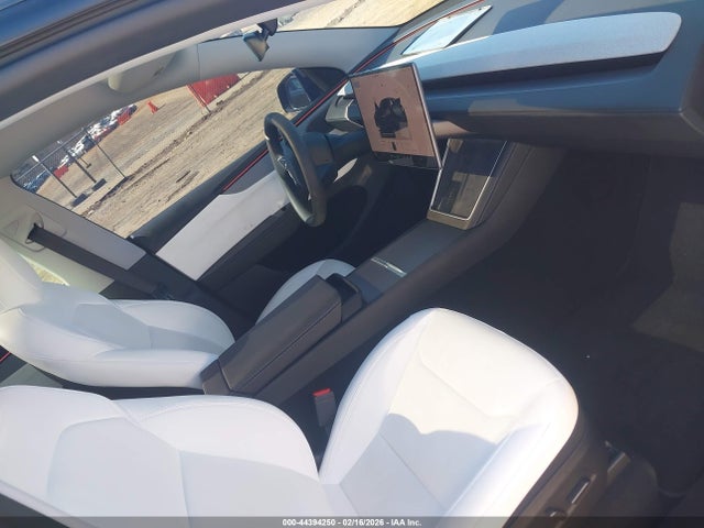 44394250 :رقم المزاد ، 7SAYGDEE7TF357274 vin ، 2026 Tesla Model Y Long Range Launch Series/premium All-wheel Drive مزاد بيع