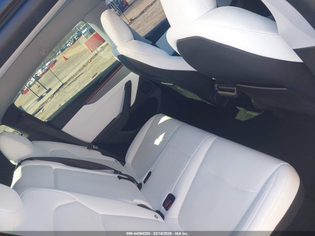 44394250 :رقم المزاد ، 7SAYGDEE7TF357274 vin ، 2026 Tesla Model Y Long Range Launch Series/premium All-wheel Drive مزاد بيع