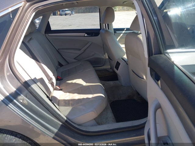 44394285 :رقم المزاد ، 1VWBT7A39FC025582 vin ، 2015 Volkswagen Passat 1.8t Se مزاد بيع