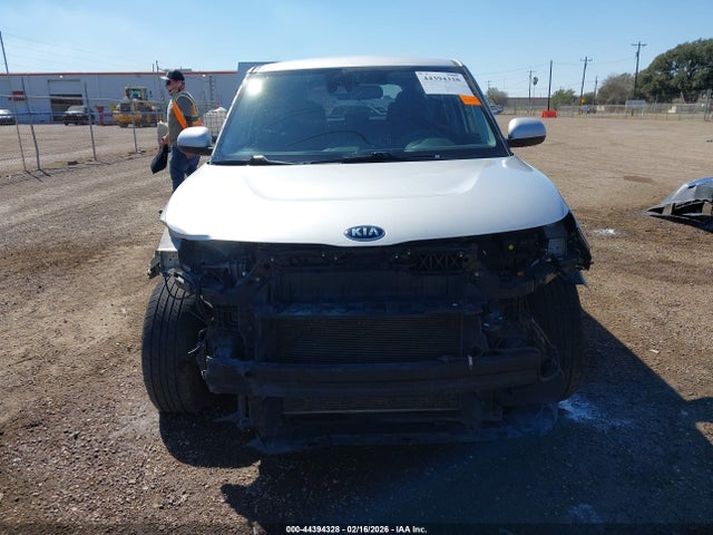 44394328 :رقم المزاد ، KNDJ23AU2M7795650 vin ، 2021 Kia Soul S مزاد بيع