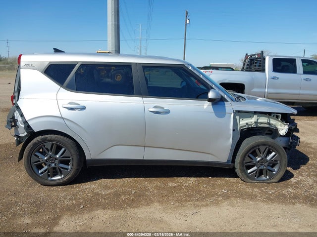 44394328 :رقم المزاد ، KNDJ23AU2M7795650 vin ، 2021 Kia Soul S مزاد بيع