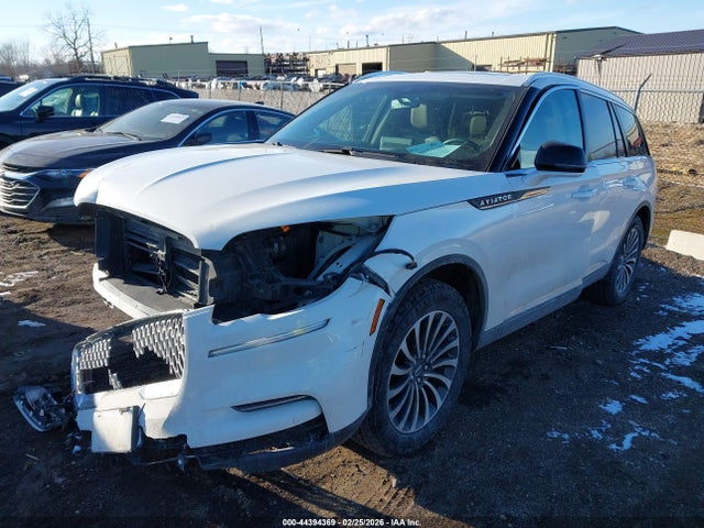 Lincoln Aviator Standard 2023 5LM5J6XC2PGL26625 Image 2