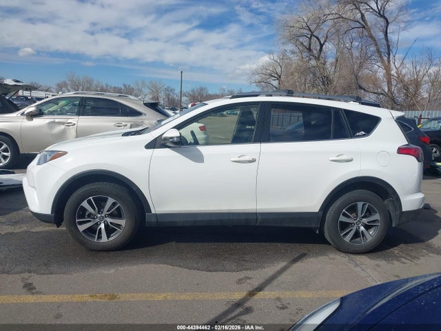 2017 Toyota Rav4 Xle მანქანა იყიდება აუქციონზე, vin: JTMRFREV0HD214375, აუქციონის ნომერი: 44394462