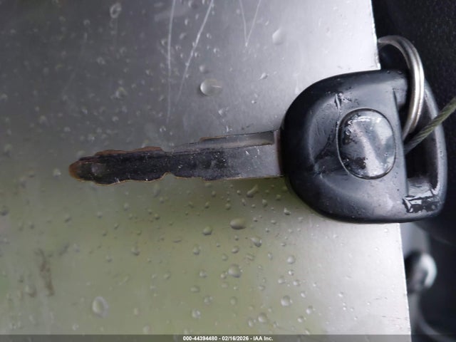 2004 MAZDA MAZDA3 JM1BK323041101311 Photo 10