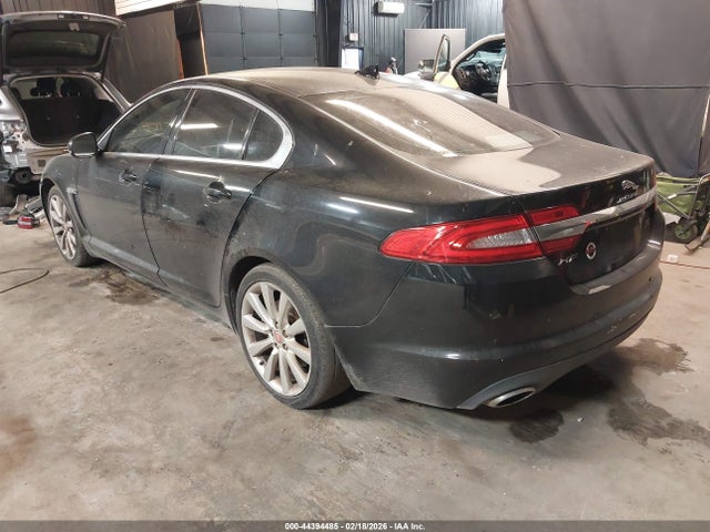 2014 JAGUAR XF SAJWJ0EF7E8U18540 Photo 2