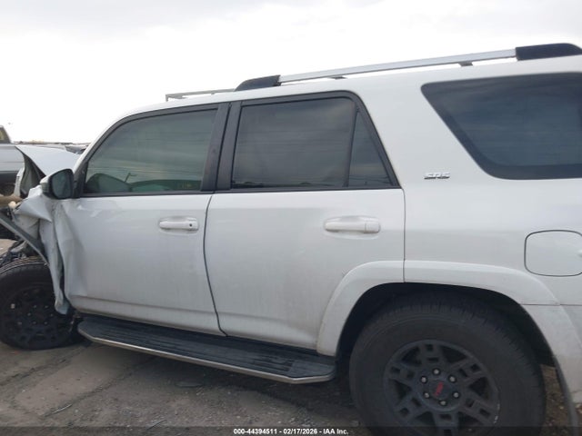 JTEBU5JR5K5668000 Toyota 4RUNNER SR5