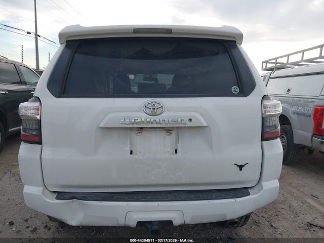 JTEBU5JR5K5668000 Toyota 4RUNNER SR5