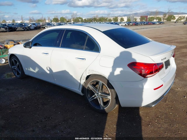 2019 MERCEDES-BENZ A 220 WDD3G4FB5KW019271 Photo 2