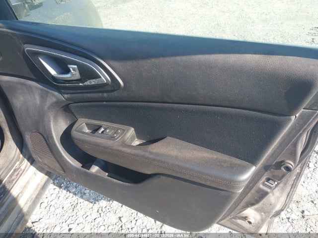 1C3CCCAB1GN142638 Chrysler 200 Limited/limited Platinum
