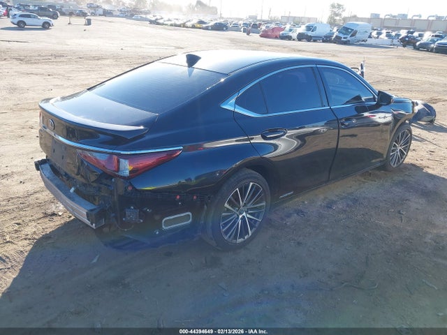 58ADA1C1XNU020673 Lexus ES 300H