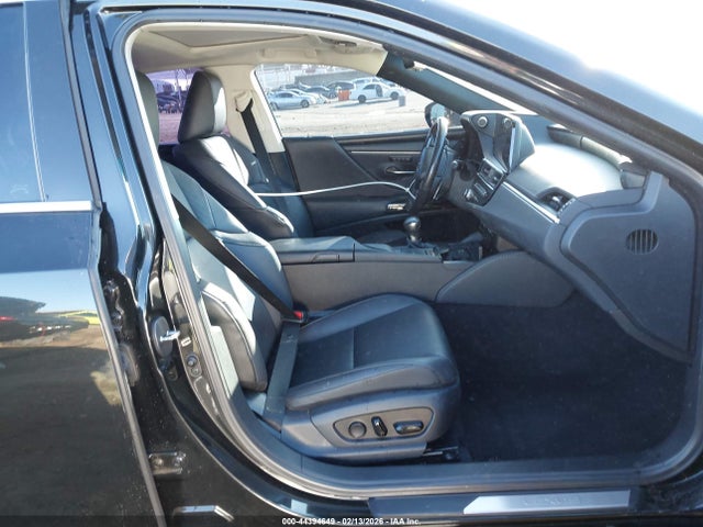 58ADA1C1XNU020673 Lexus ES 300H