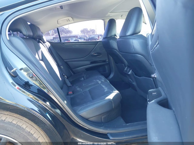 58ADA1C1XNU020673 Lexus ES 300H