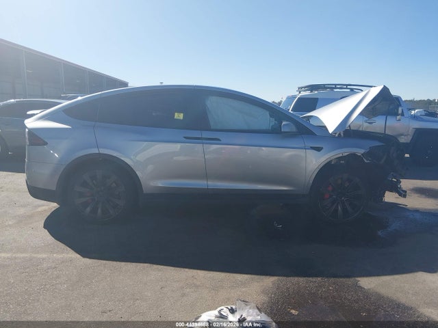 Продажа на аукционе авто 2024 Tesla Model X Plaid Tri Motor All-wheel Drive, vin: 7SAXCBE69RF453873, номер лота: 44394668