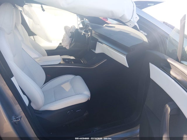 2024 TESLA MODEL X 7SAXCBE69RF453873 Photo 4