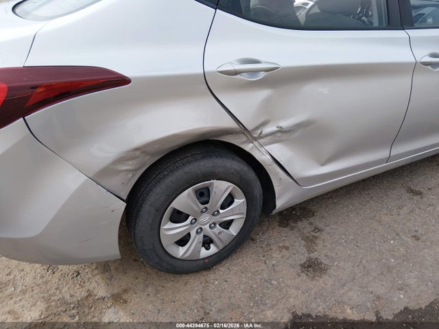 5NPDH4AE1GH681911 Hyundai ELANTRA SE
