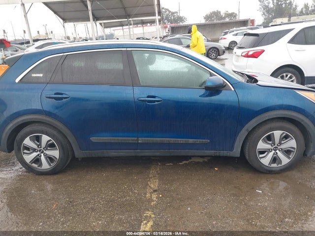 KNDCB3LCXH5101320 KIA NIRO LX