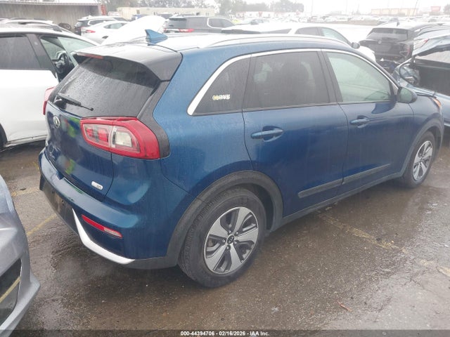 KNDCB3LCXH5101320 KIA NIRO LX